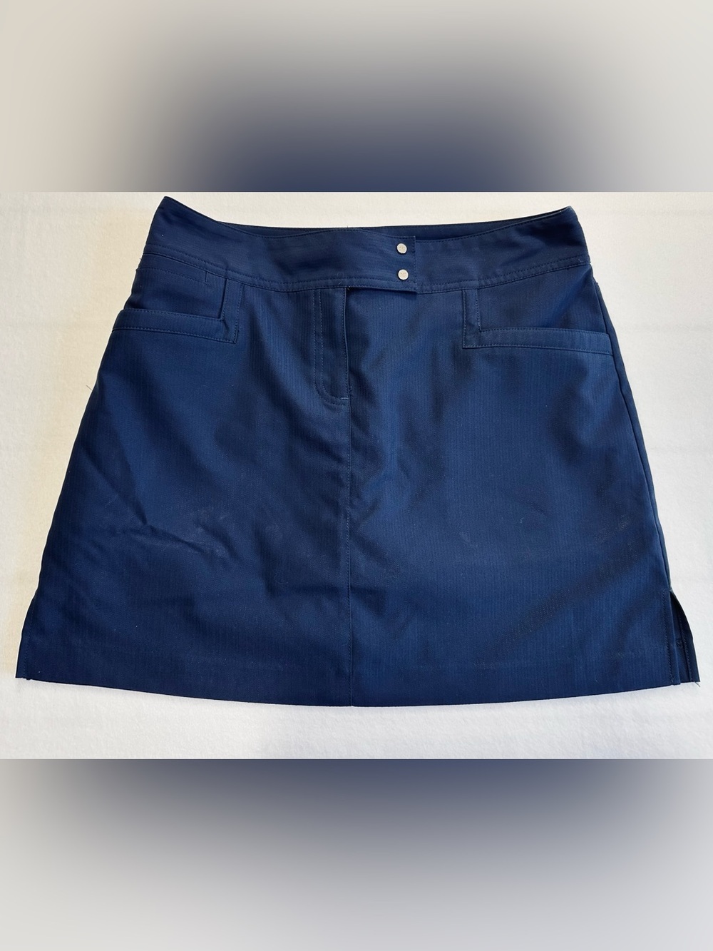 Women's Izod Golf Classy Skort Size 2 in Navy with Front Snap Waist